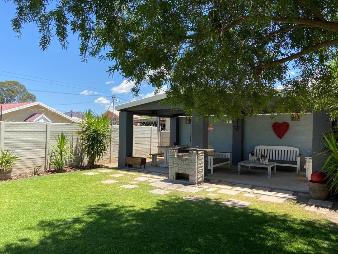 Karoo Heart Appartement Beaufort Wes Buitenkant foto