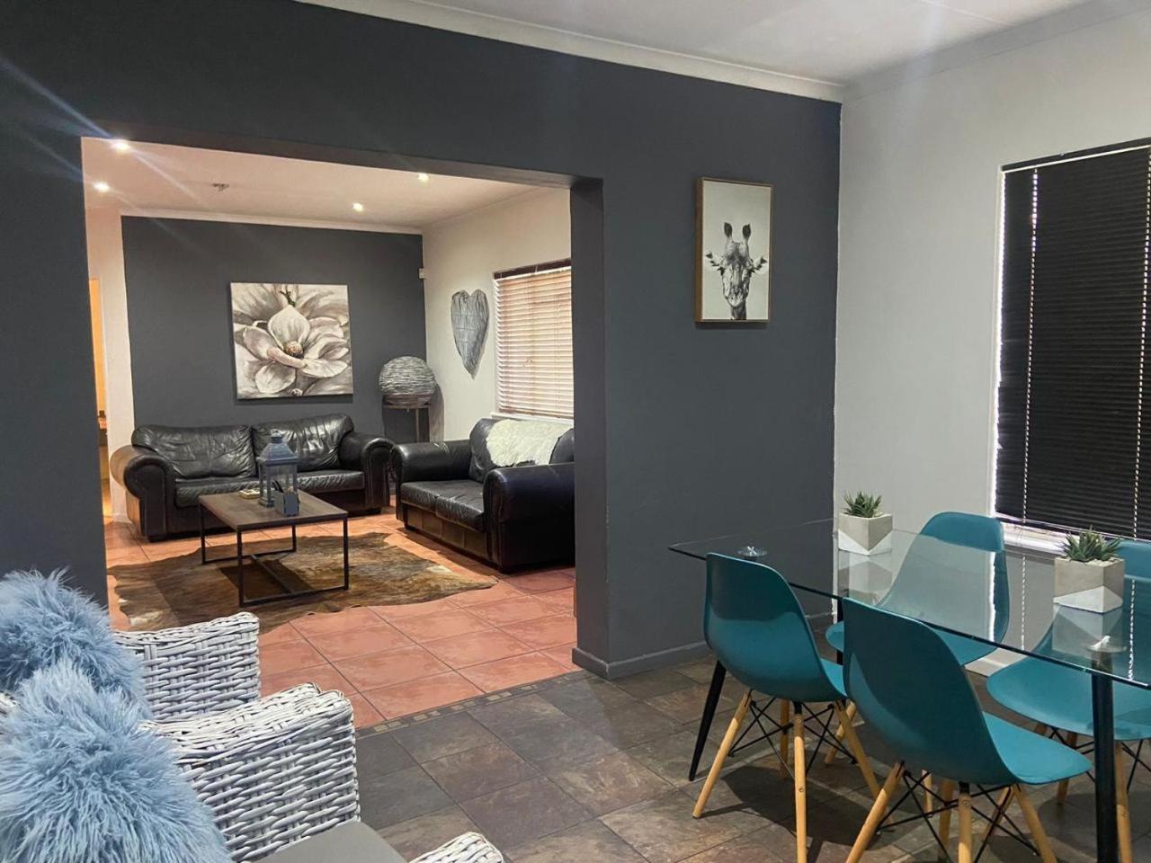 Karoo Heart Appartement Beaufort Wes Buitenkant foto