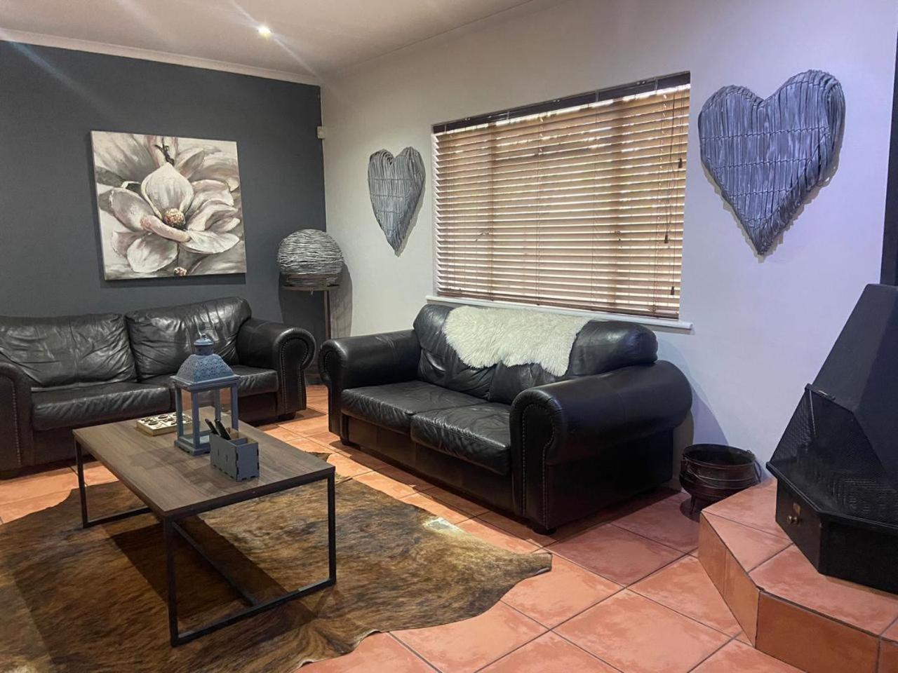 Karoo Heart Appartement Beaufort Wes Buitenkant foto
