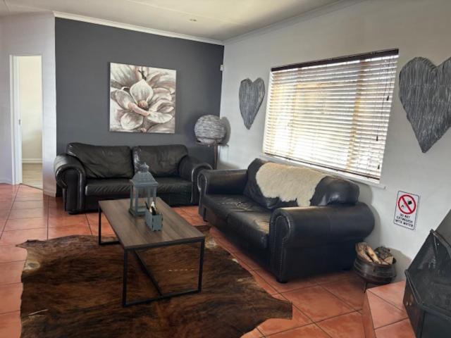 Karoo Heart Appartement Beaufort Wes Buitenkant foto