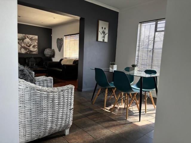 Karoo Heart Appartement Beaufort Wes Buitenkant foto