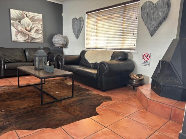 Karoo Heart Appartement Beaufort Wes Buitenkant foto