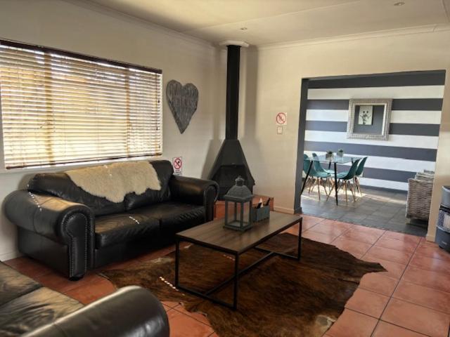 Karoo Heart Appartement Beaufort Wes Buitenkant foto